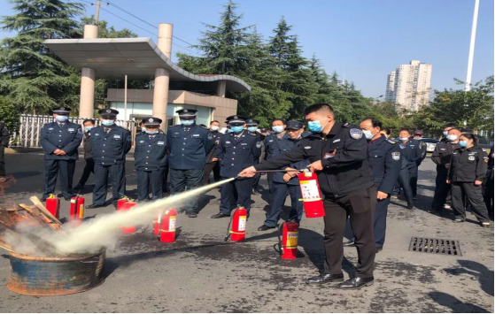 常德市康都物業(yè)服務(wù)有限公司,常德保安服務(wù)公司,保潔服務(wù),墻外高空清洗服務(wù)