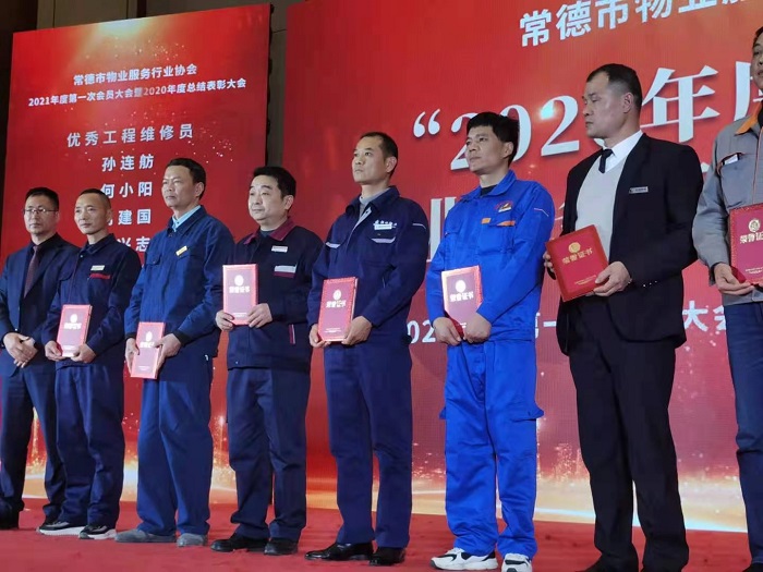 常德市康都物業(yè)服務(wù)有限公司,常德保安服務(wù)公司,保潔服務(wù),墻外高空清洗服務(wù)